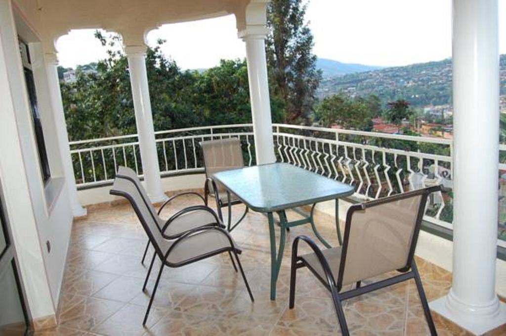 Step Town Hotel Kigali Room photo