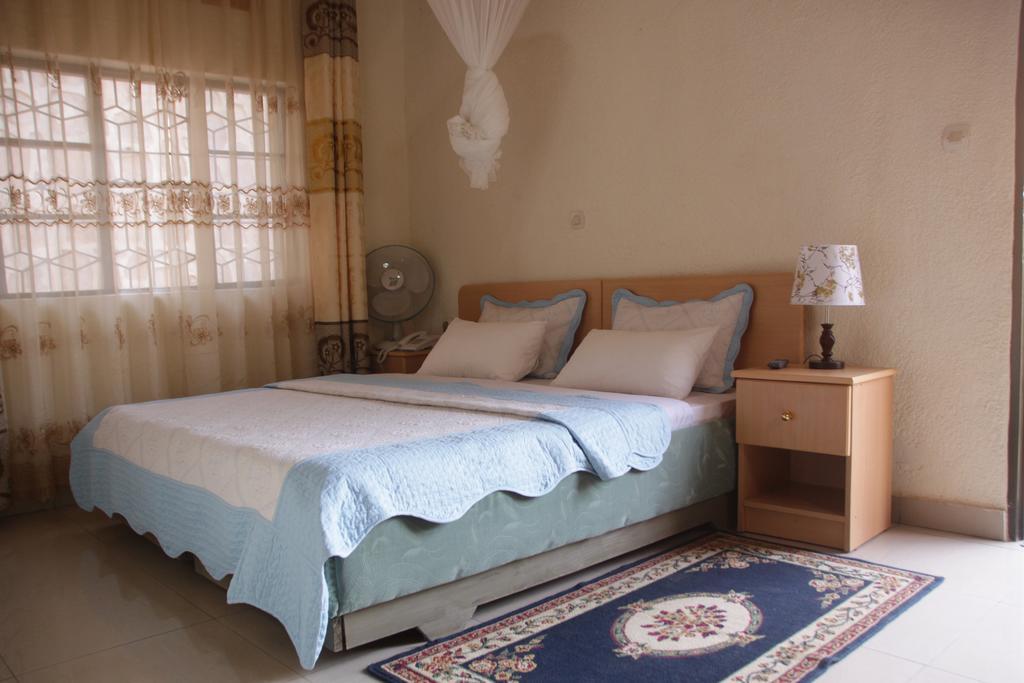 Step Town Hotel Kigali Room photo