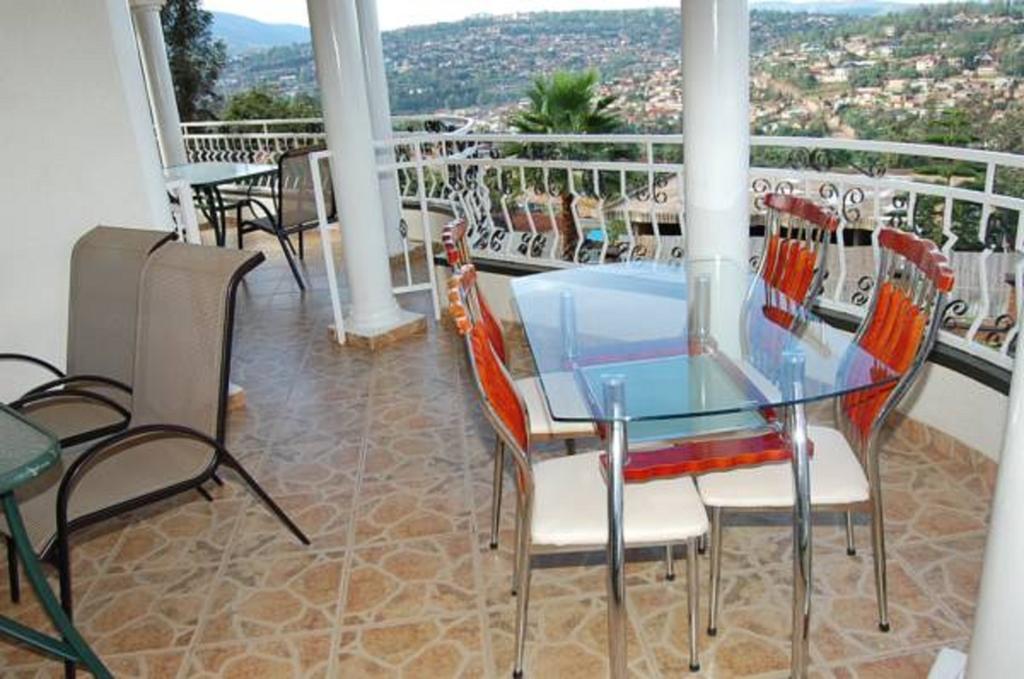 Step Town Hotel Kigali Exterior photo