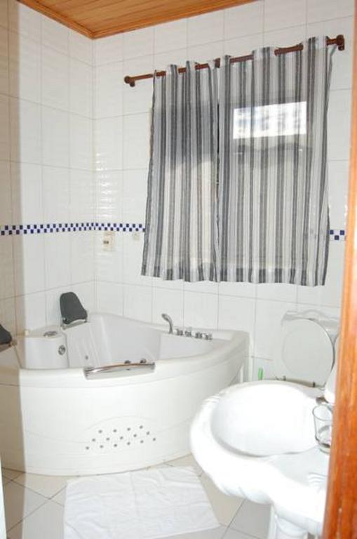 Step Town Hotel Kigali Room photo