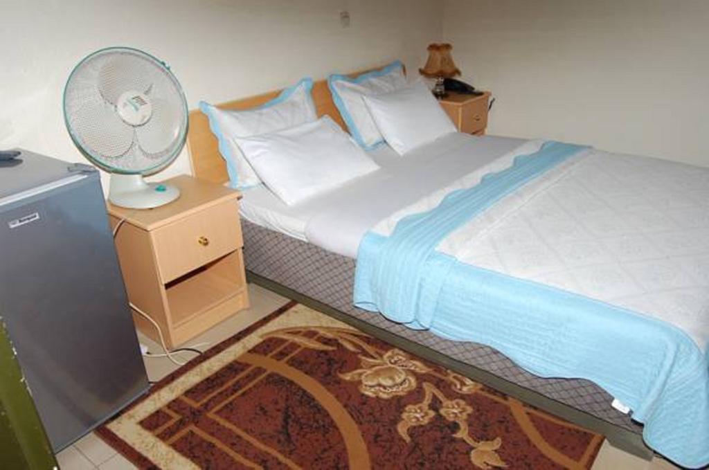 Step Town Hotel Kigali Room photo